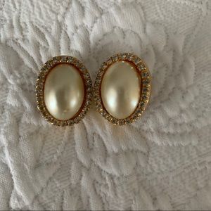 Vintage rhinestone and pearl gold clup-on earrings